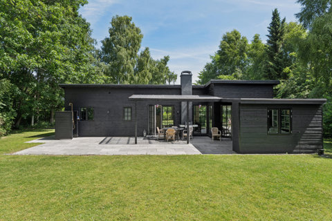 ARKITEKTTEGNET TISVILDE-IDYL I HARMONI MED NATUREN