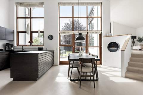 ARKITEKTTEGNET VILLA MED 5,52 METER TIL KIP